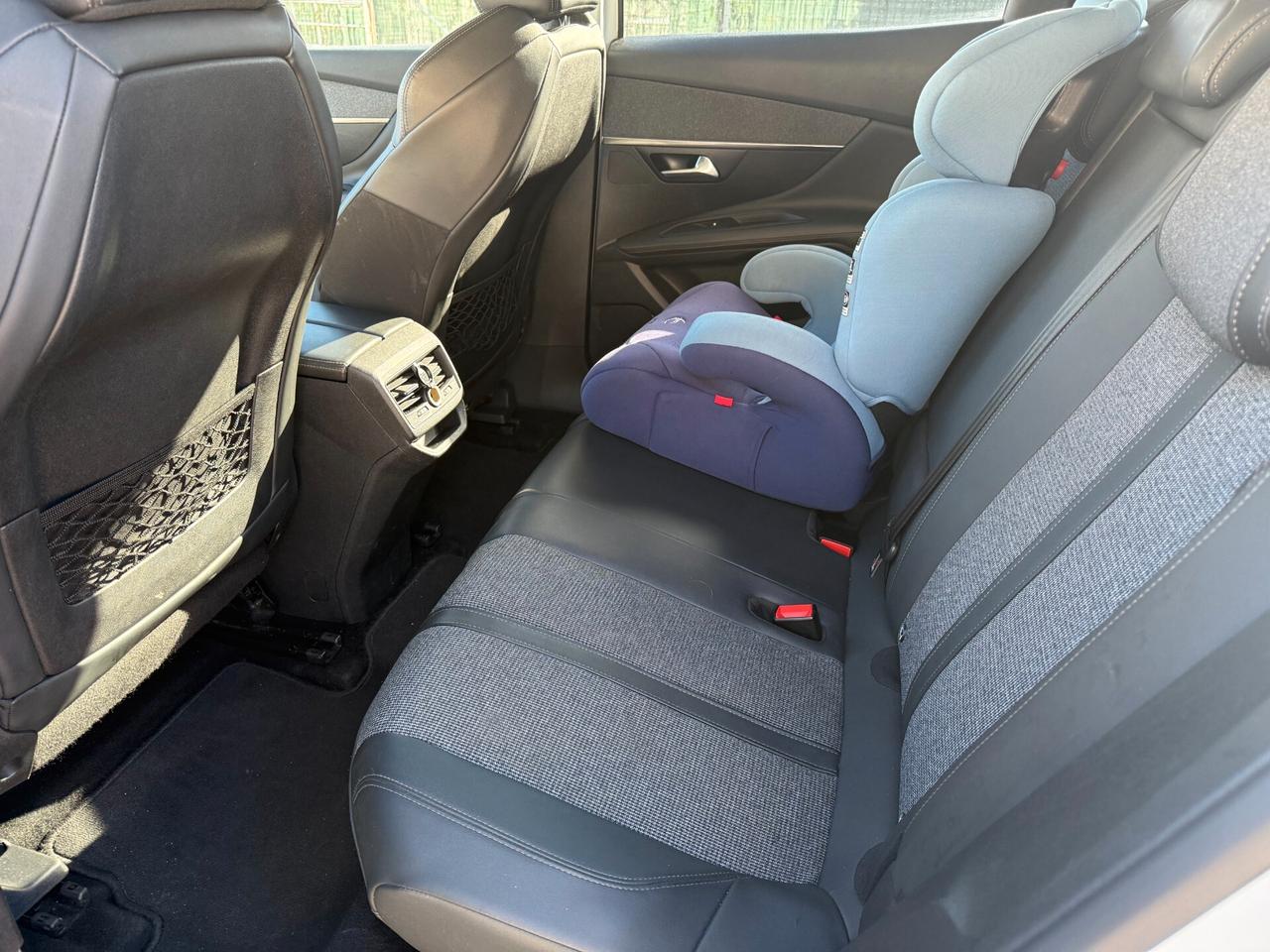 Peugeot 3008 BlueHDi 130 S&S EAT8 Allure