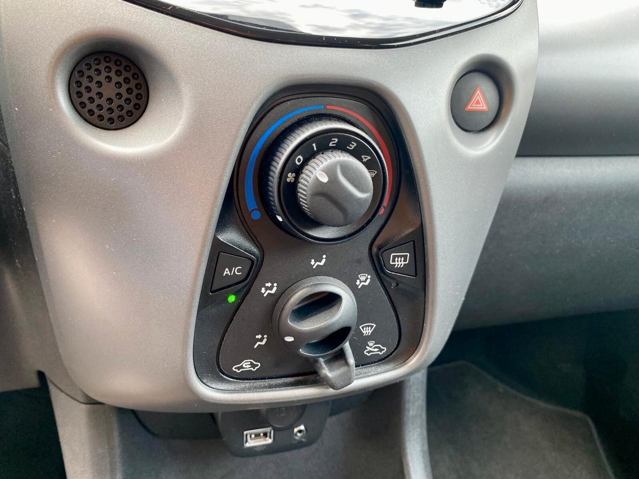 Toyota Aygo 5p 1.0 x-play -CAMERA - TAGLIANDI CASA MADRE-GARANZIA