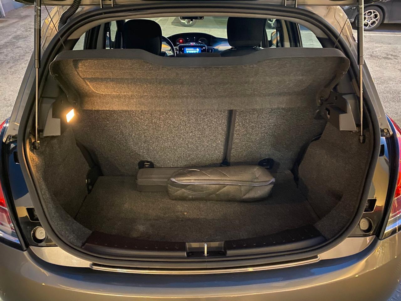 Lancia Ypsilon 1.0 FireFly 5 porte S&S Hybrid Ecochic Gold