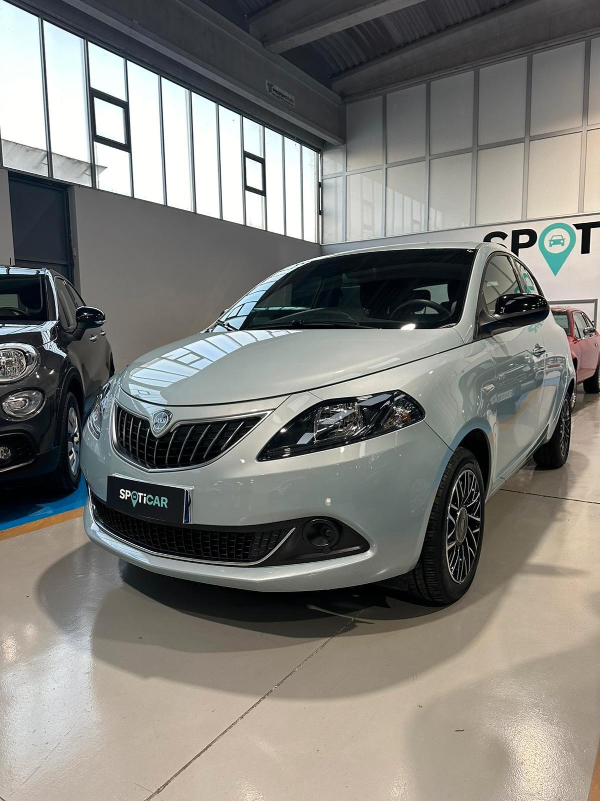 Lancia Ypsilon 1.0 FireFly 5 porte S&S Hybrid Platino