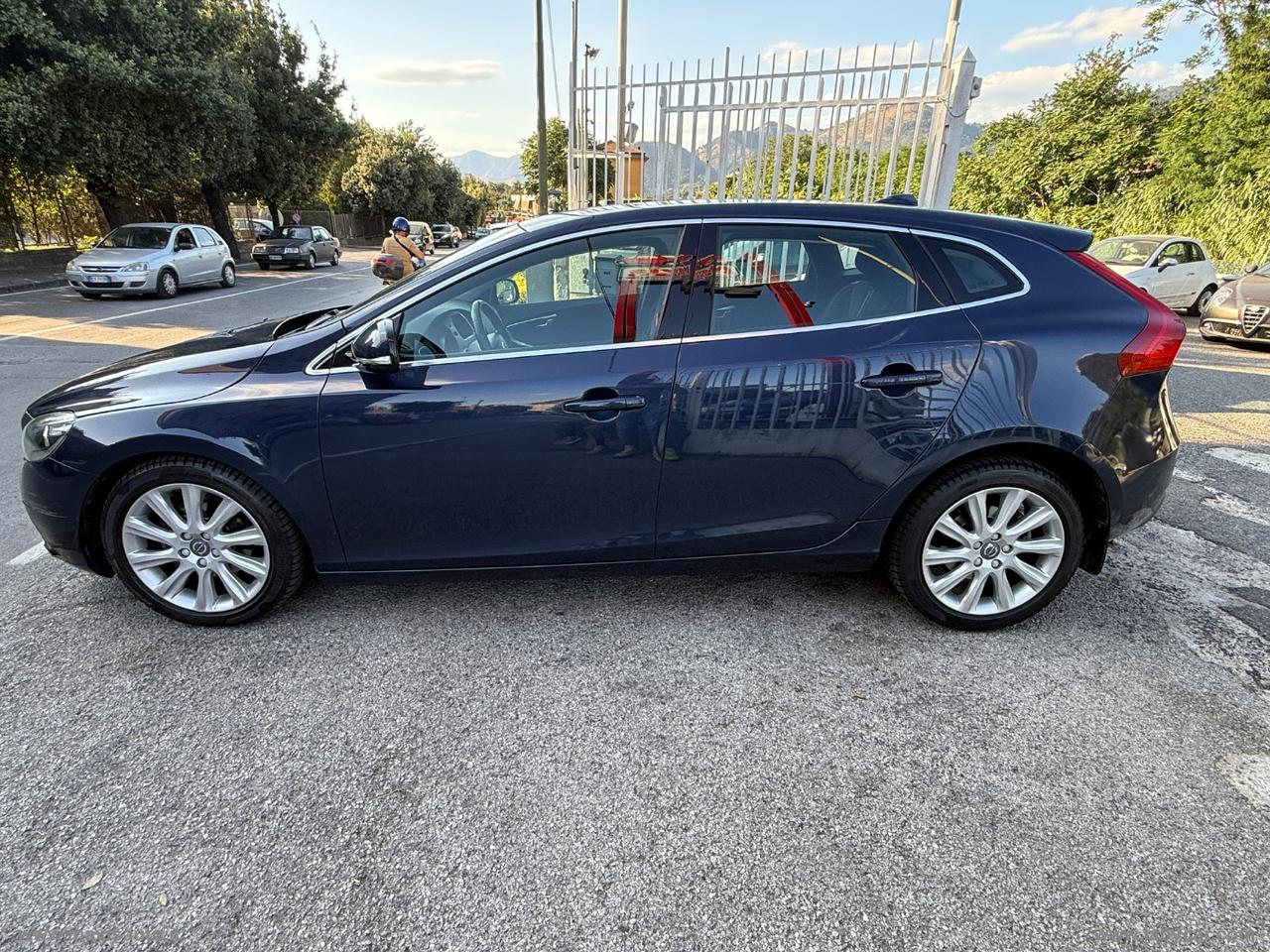 VOLVO V40 D2 1.6 Momentum