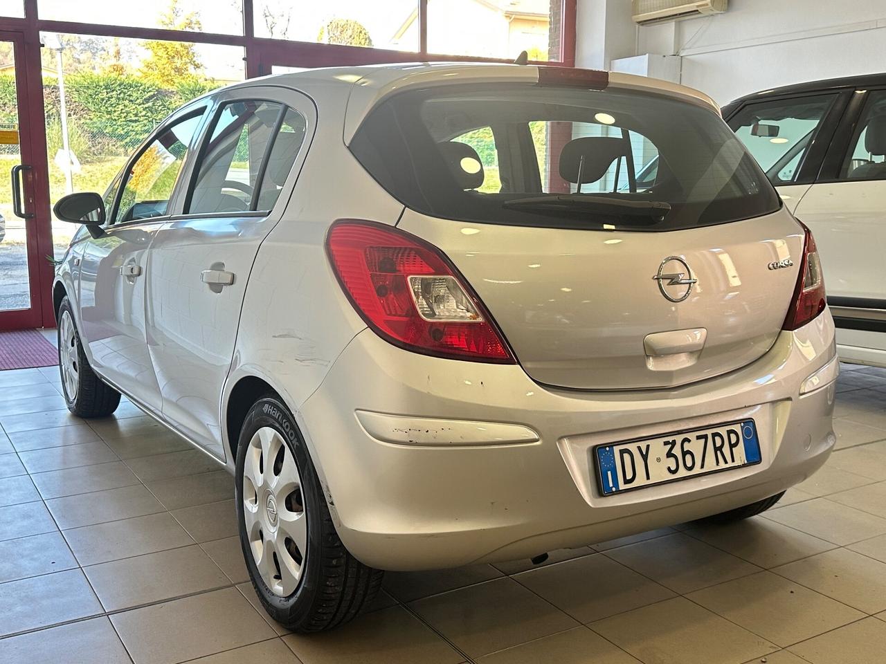 Opel Corsa 1.2 5 porte Cosmo NEOPATENTATI