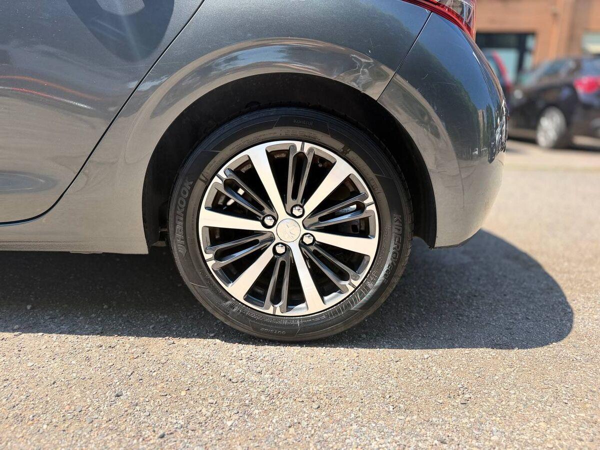 Peugeot 208 1.2 puretech Allure 82cv 3p