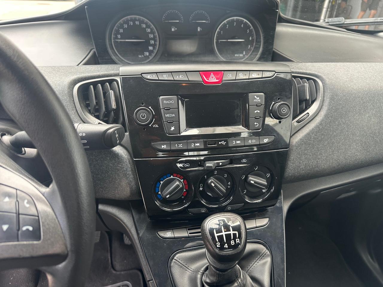 Lancia Ypsilon 1.0 firefly hybrid Silver s&s 70cv PROMO