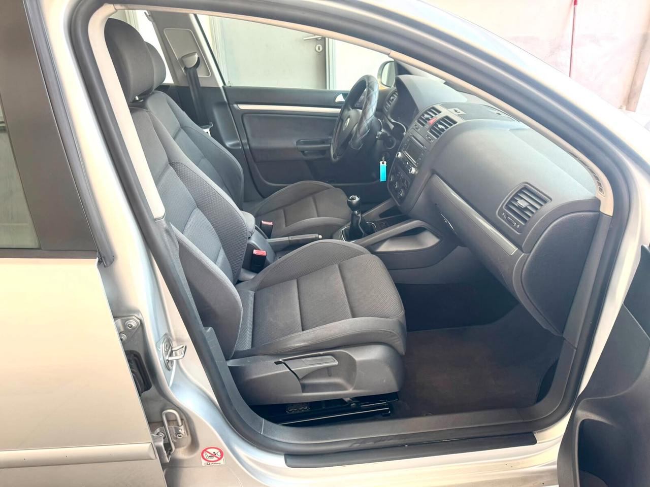 Volkswagen Golf 1.6 16V FSI 5p. Sportline