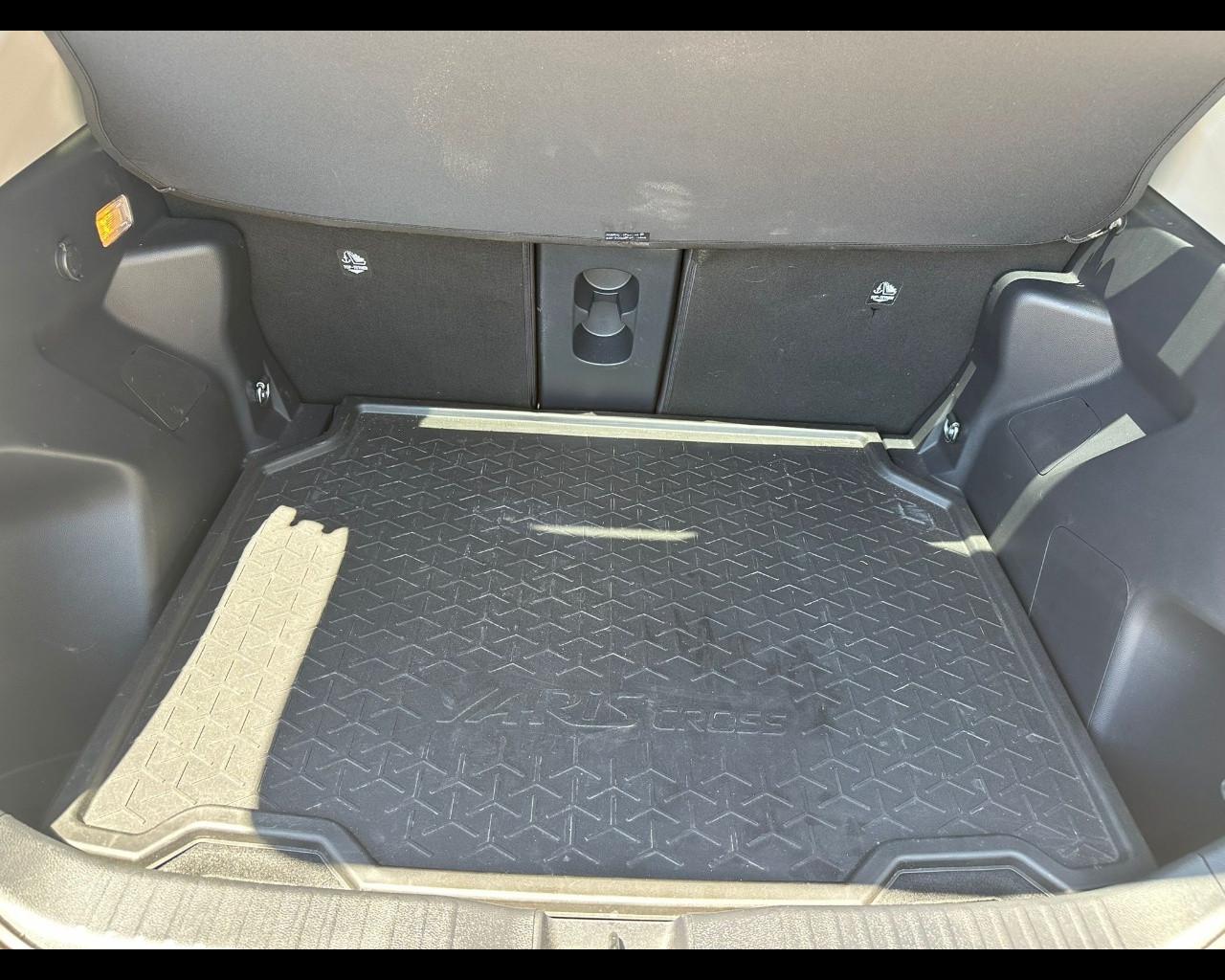 TOYOTA Yaris Cross 1.5h Lounge fwd 116cv e-cvt