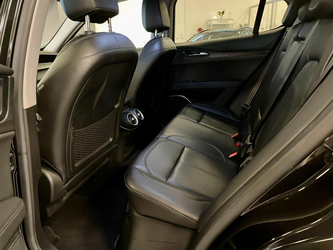 Alfa Romeo Stelvio 2.2 Turbodiesel 160cv AT8 RWD Business
