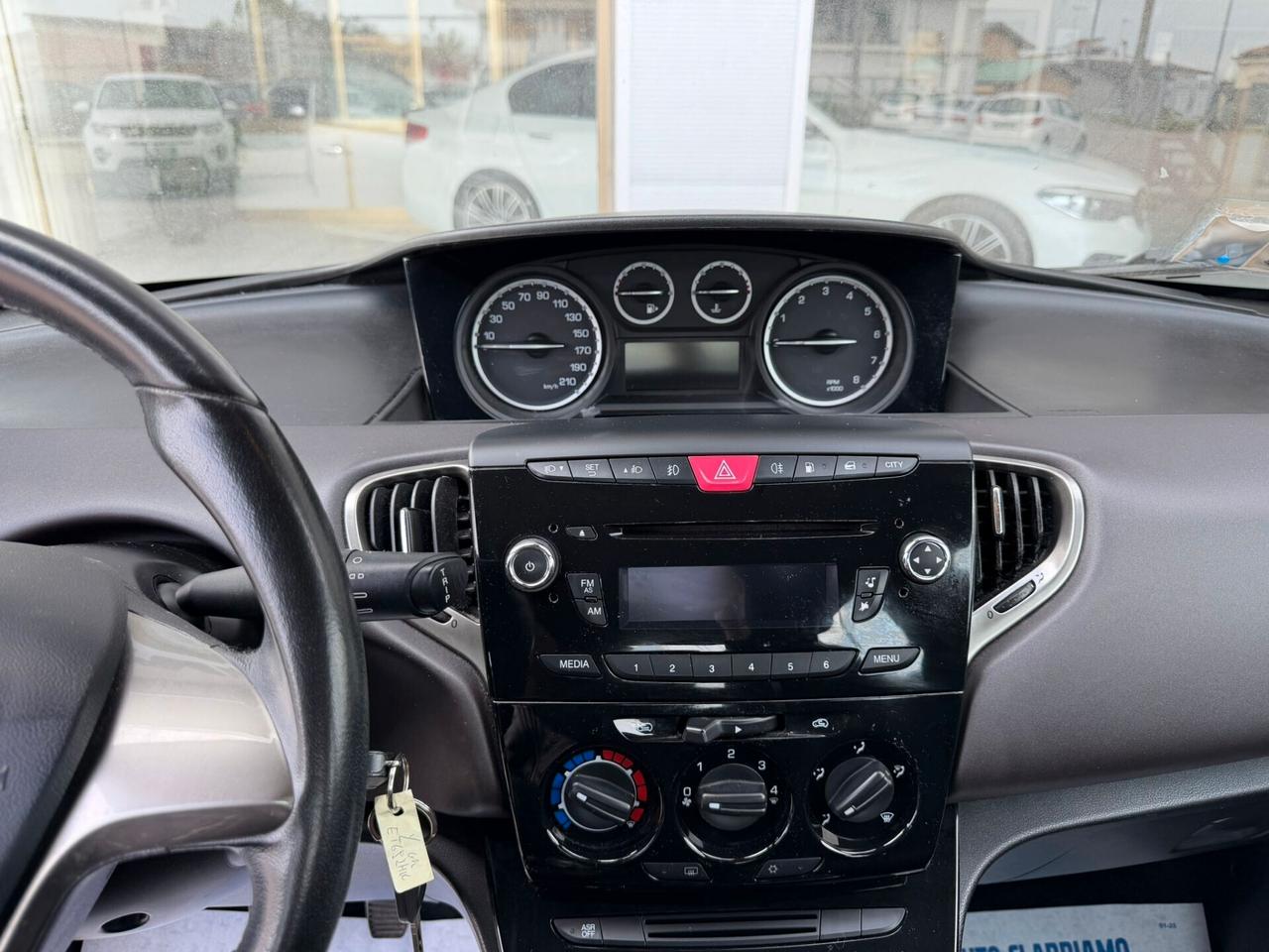 Lancia Ypsilon 1.2 69 CV 5p. GPL Ecochic Gold NEOPATENTATI