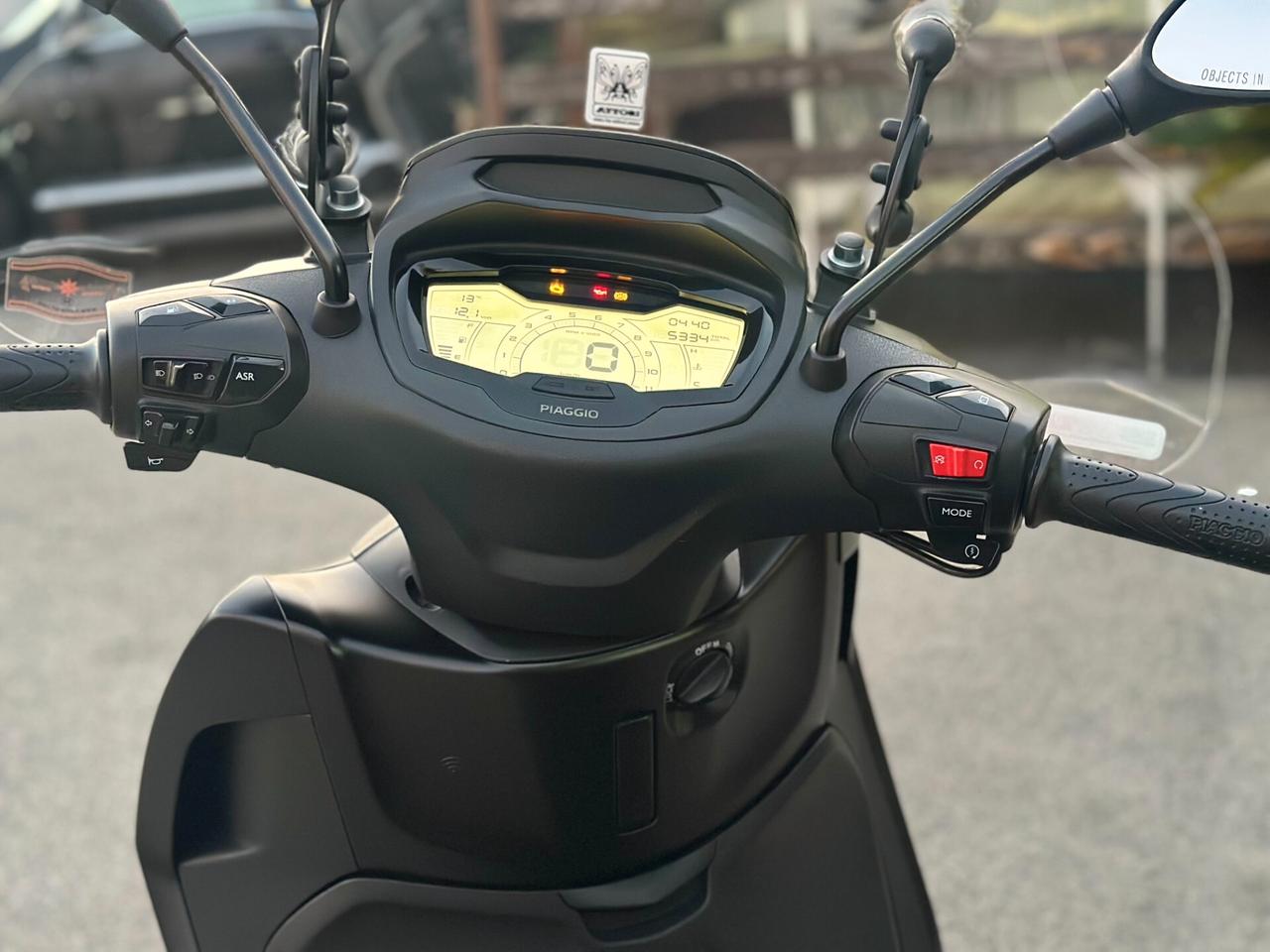 Piaggio Beverly 400 HPE DEEP BLACK '24