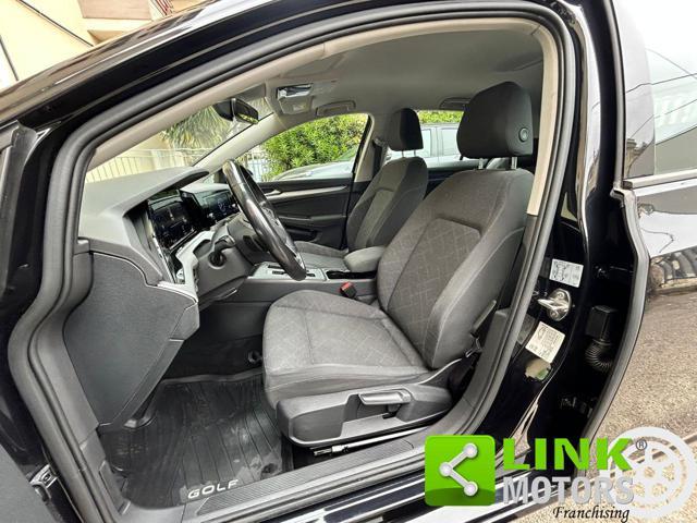 VOLKSWAGEN Golf 8 LIFE