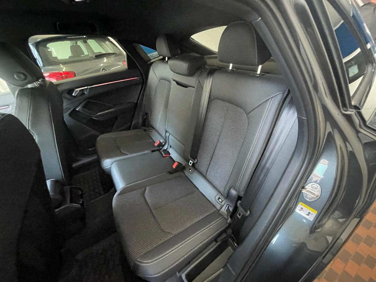 Audi Q3 TDI S tronic Identity Black