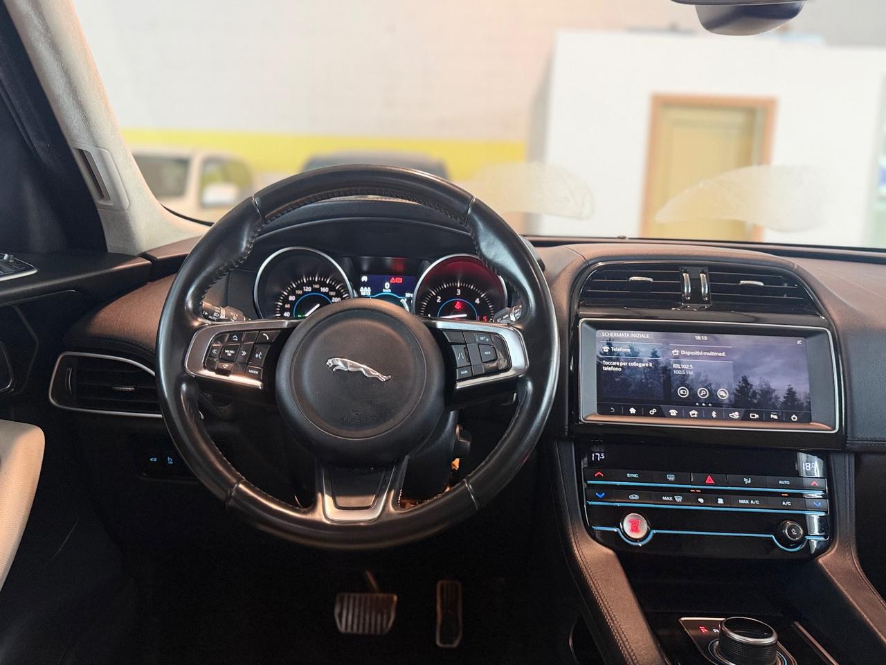 Jaguar F-Pace 2.0 D 180 CV AWD aut. Pure