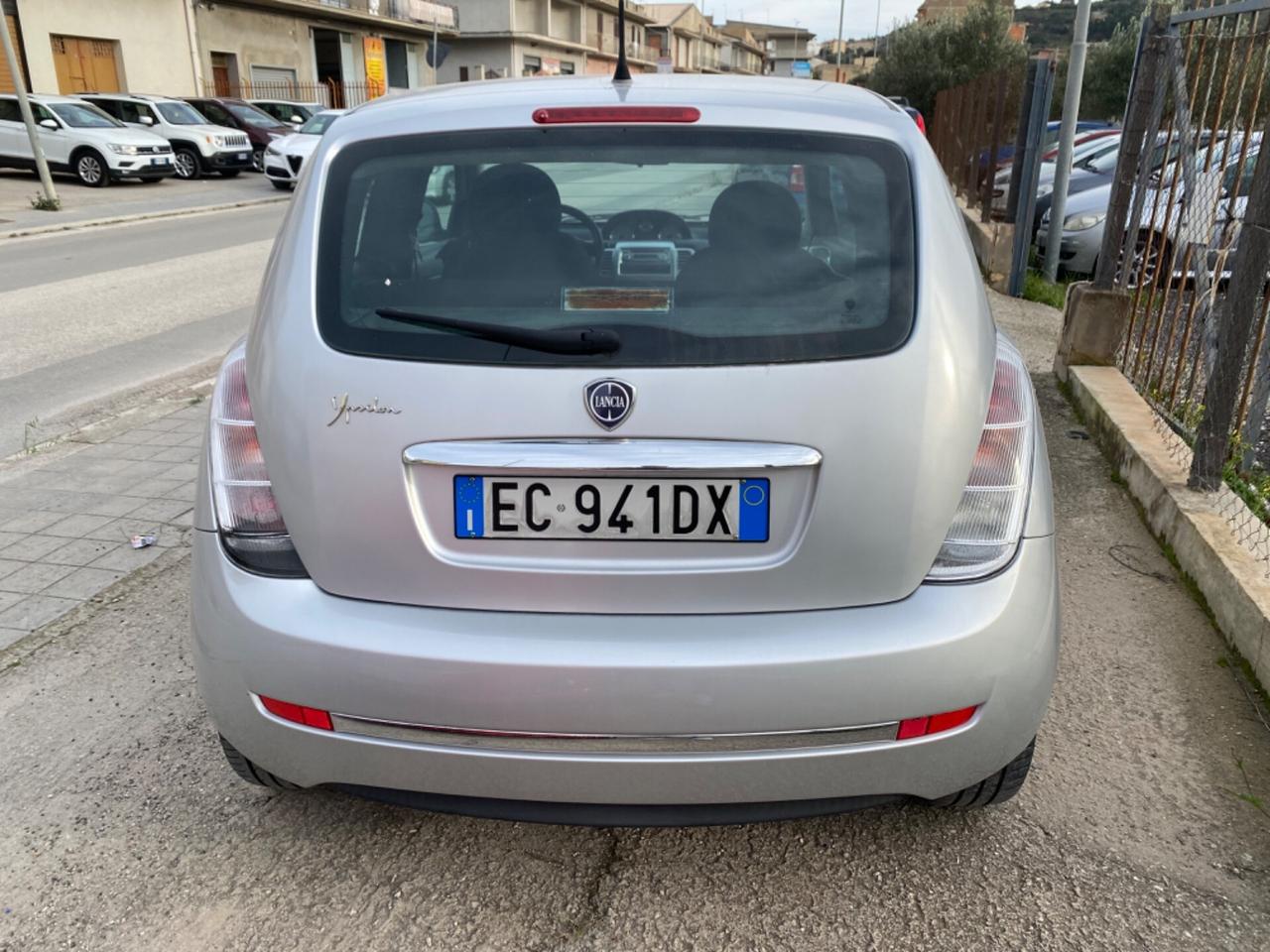 Lancia Ypsilon 1.2 69 CV Unyca