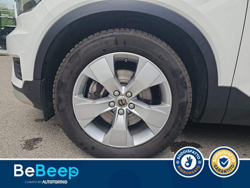 Volvo XC40 2.0 D4 MOMENTUM PRO AWD GEARTRONIC MY21