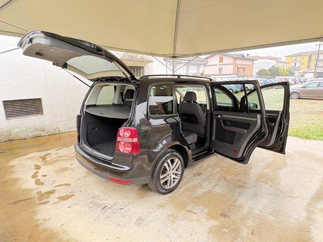 VOLKSWAGEN Touran 1.6 BENZINA FARI FENDI CERCHI IN LEGA OK NEOP