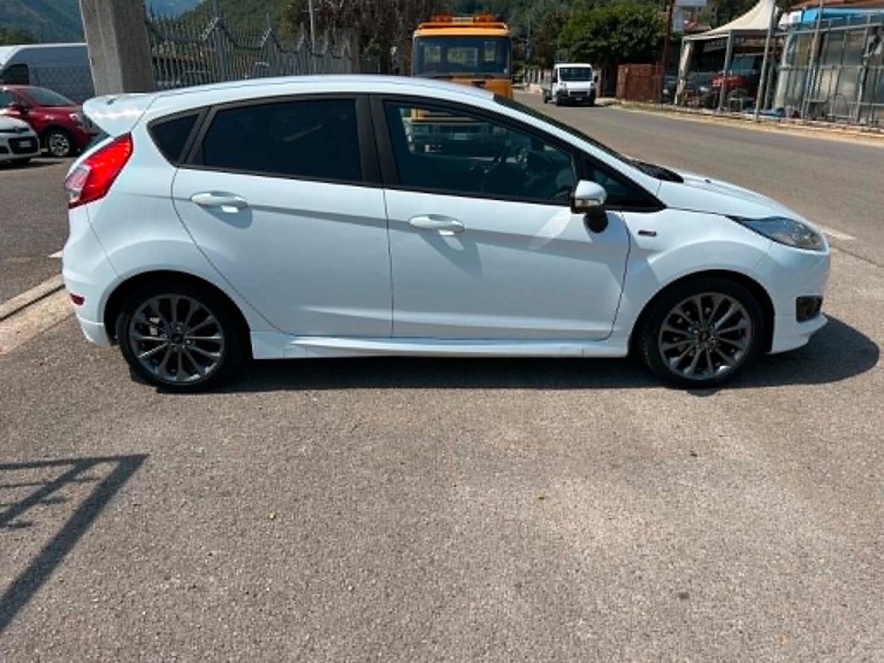 Ford Fiesta 1.5 TDCi 75CV 5 porte ST-Line NEOPATENTATI