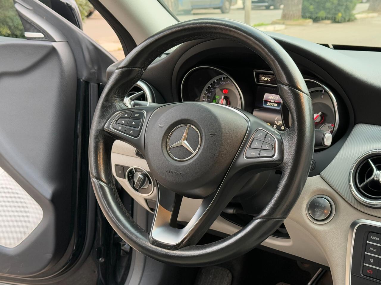 Mercedes CLA 220 d Autom NAVI CAMERA HARMAN/KARDON