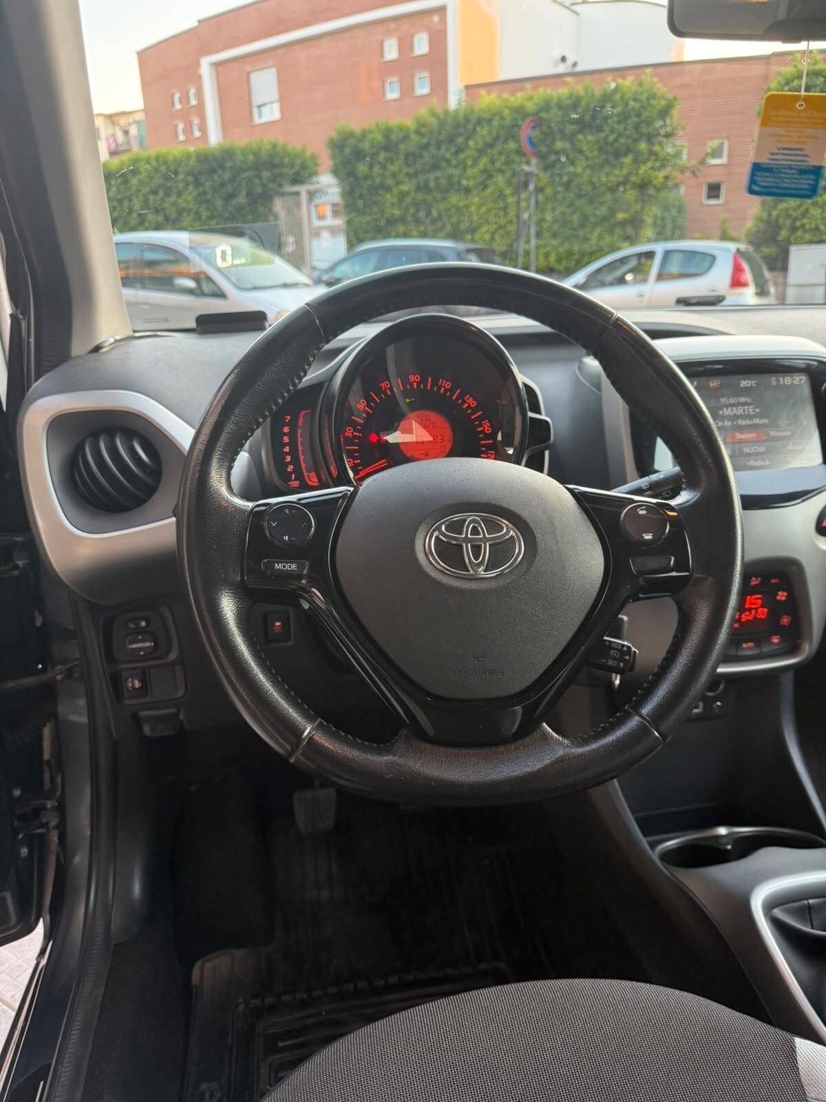 Toyota Aygo 1.0 VVT-i 69 CV 5 porte x-play NEOPATENTATI