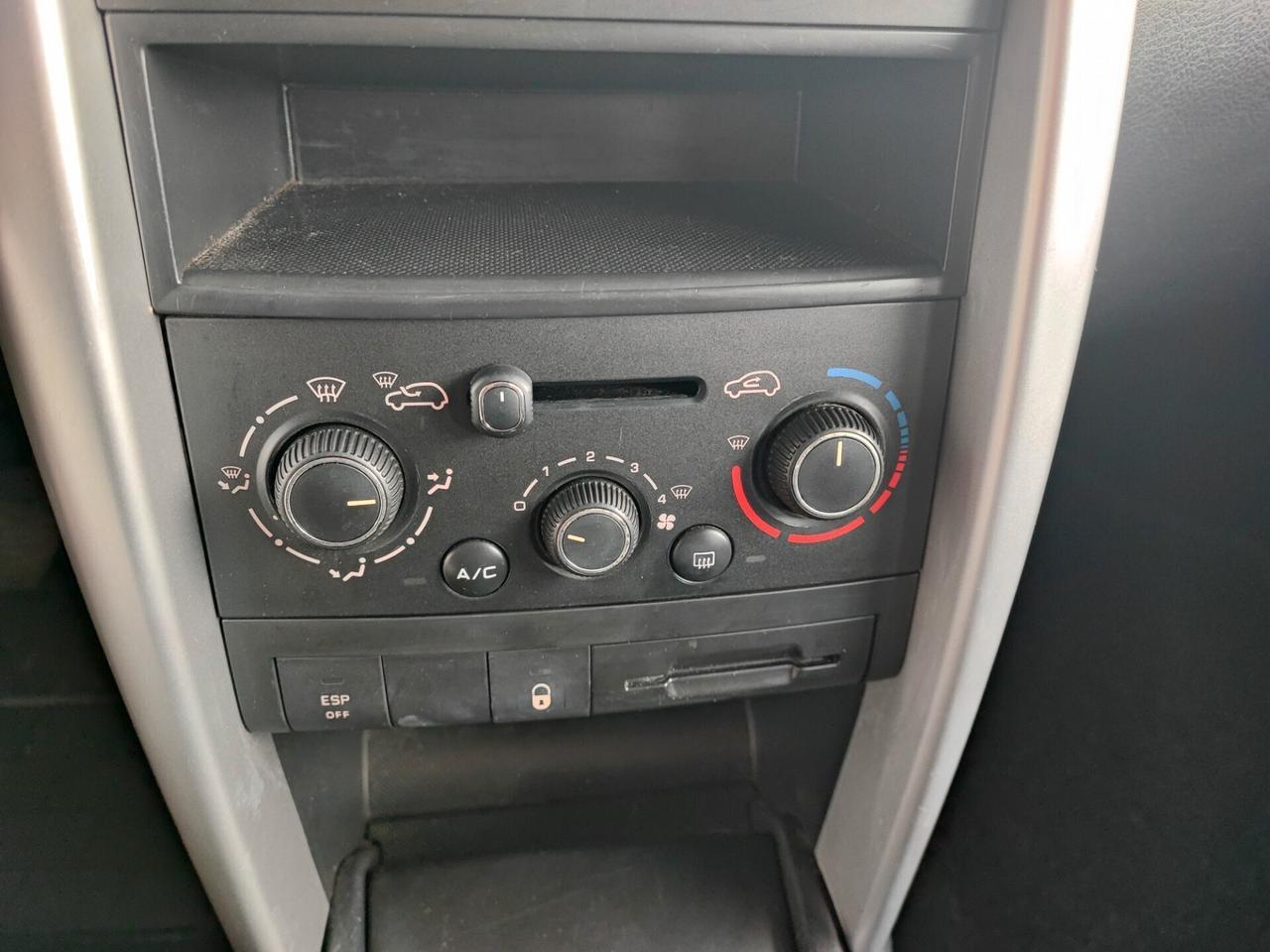 Peugeot 207 1.4 8V 75CV 5p. Active