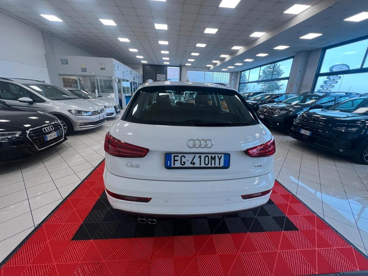 Audi Q3 2.0 TDI 120 CV Business