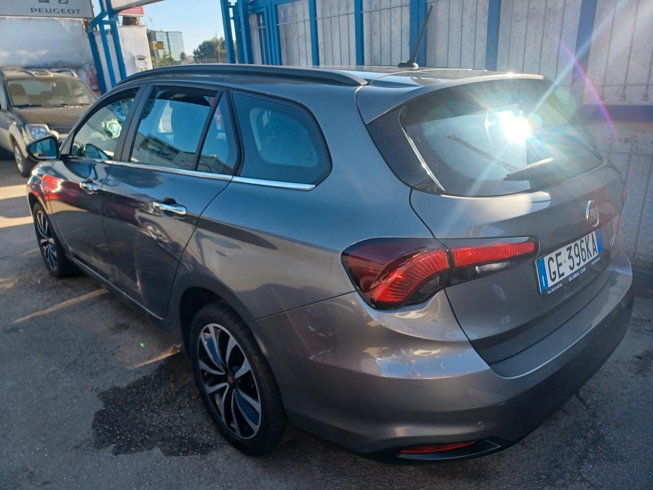 FIAT TIPO 1.6 M.JET. LOUNGE ANNO 2021