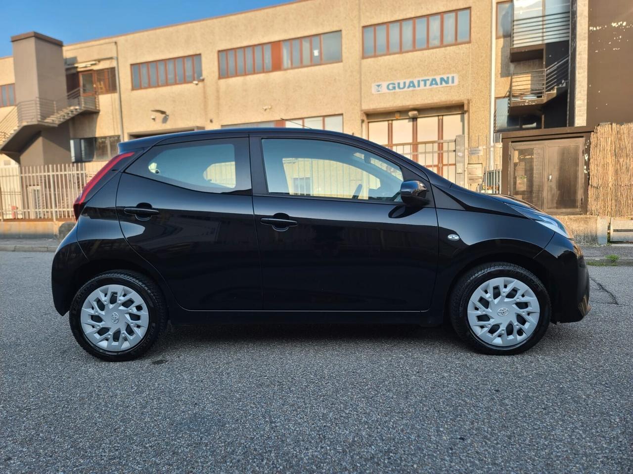 Toyota Aygo Connect 1.0 VVT-i 72 CV 5 porte x-wave
