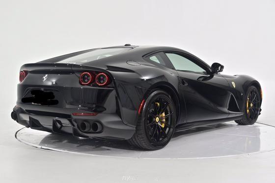 FERRARI 812 Superfast NOLEGGIO LUNGO TERMINE LEASING ALL INCLUSIVE