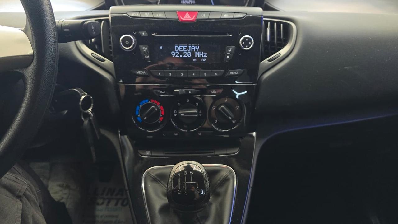 Lancia Ypsilon 1.2 69 CV 5 porte Elefantino