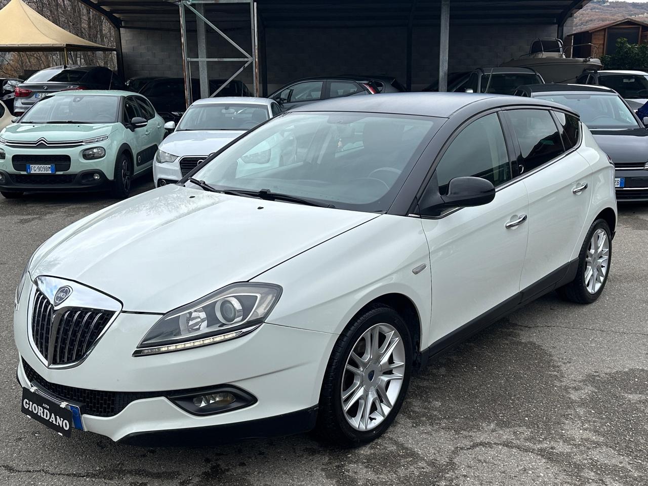 Lancia Delta 1.6 MJT 120 cv bicolor