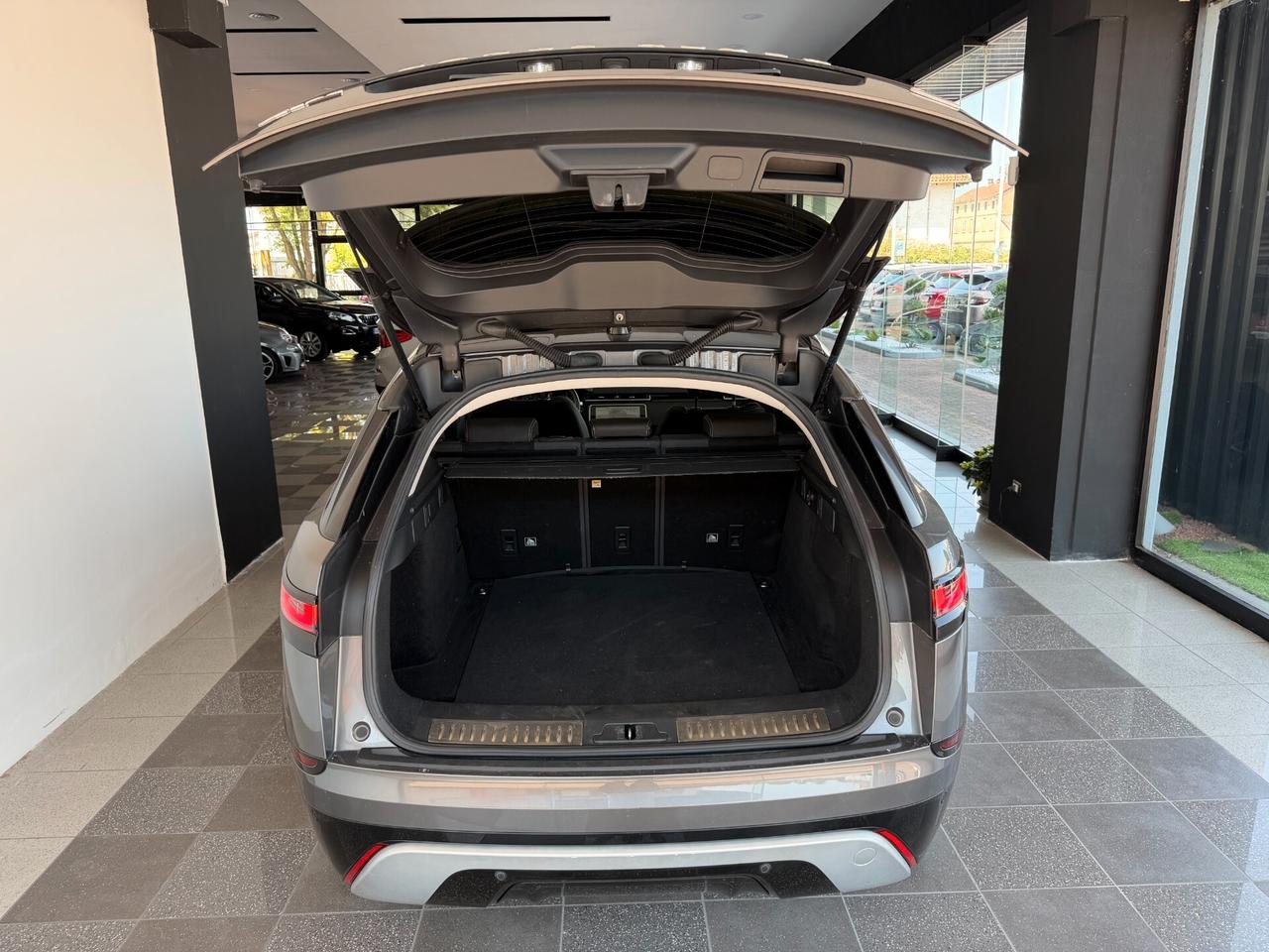 Land Rover Range Velar 2.0 TD4 180 CV R-Dynamic HSE