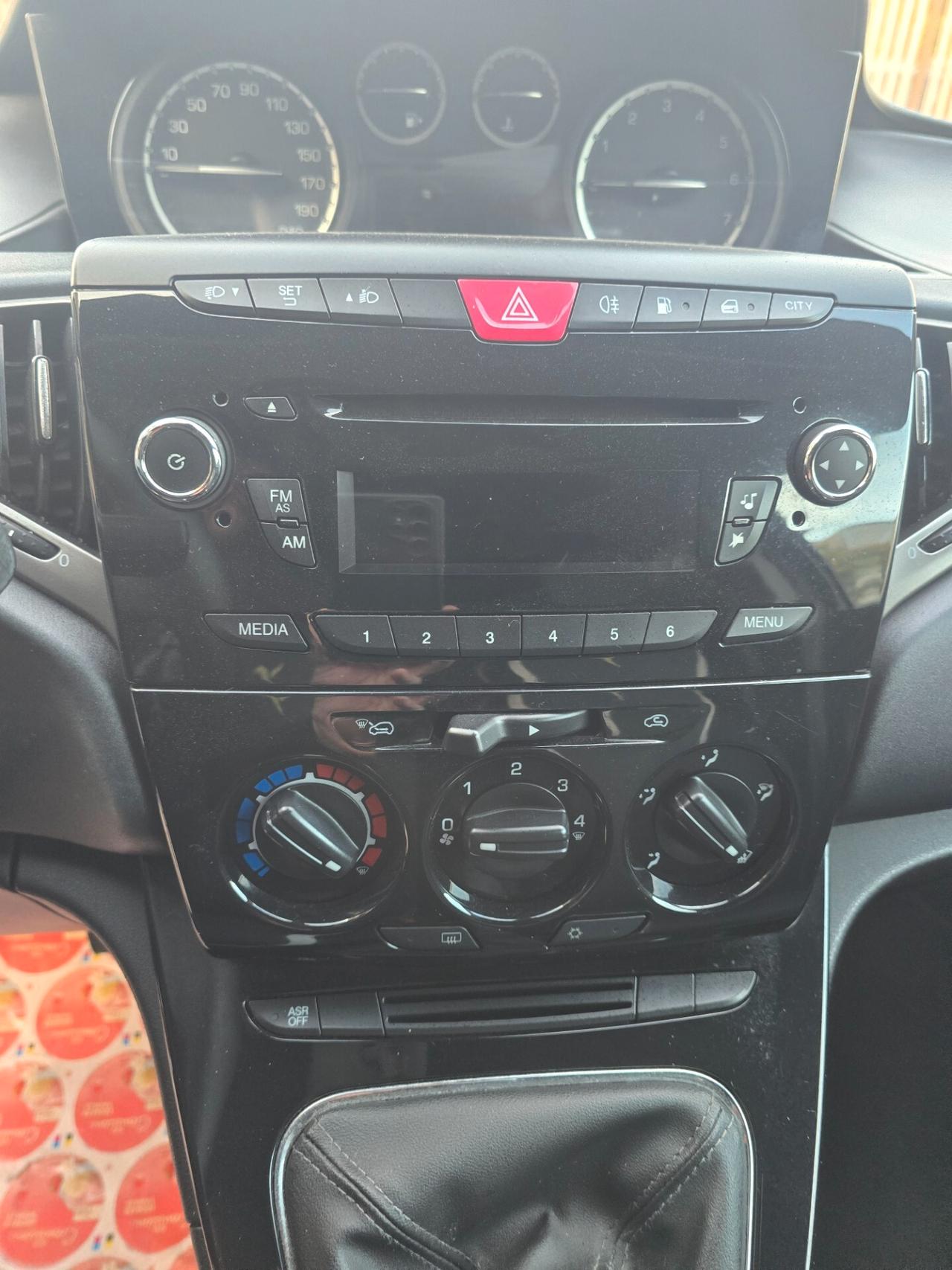 Lancia Ypsilon 0.9 TwinAir 85 CV 5 porte Metano Ecochic Elefantino