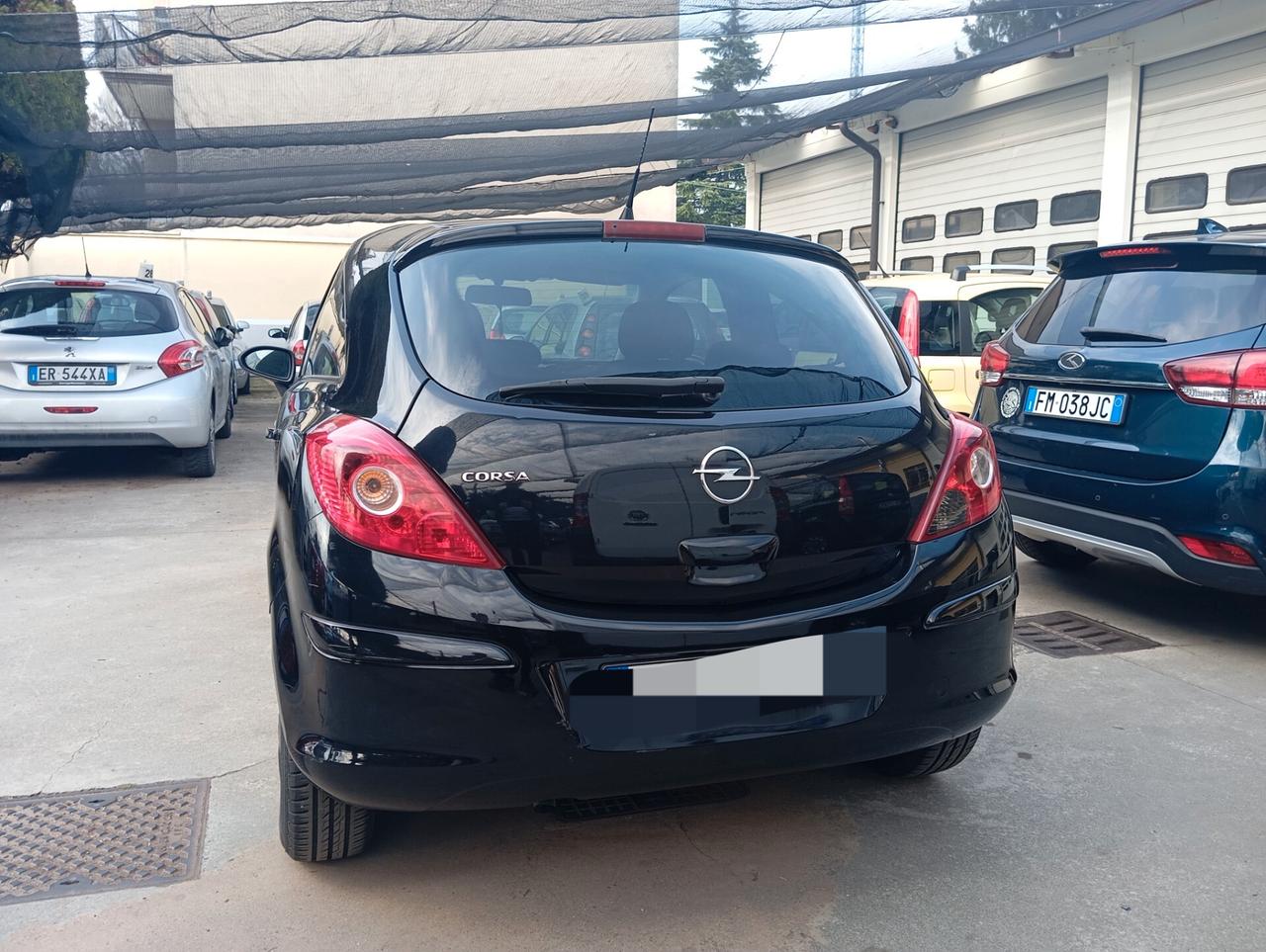 Opel Corsa 1.2 3 porte Club valuto permute