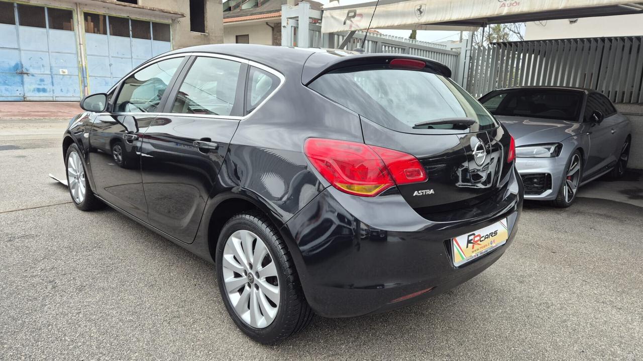 Opel Astra 1.6 T 16V 5 porte Cosmo