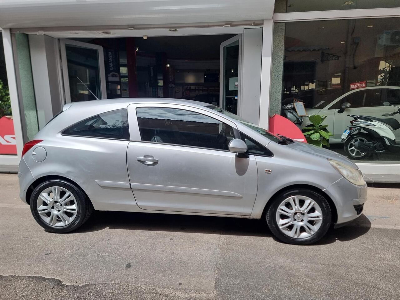 Opel Corsa 1.2 5 porte Cosmo CAMBIO AUTOMATICO GPL