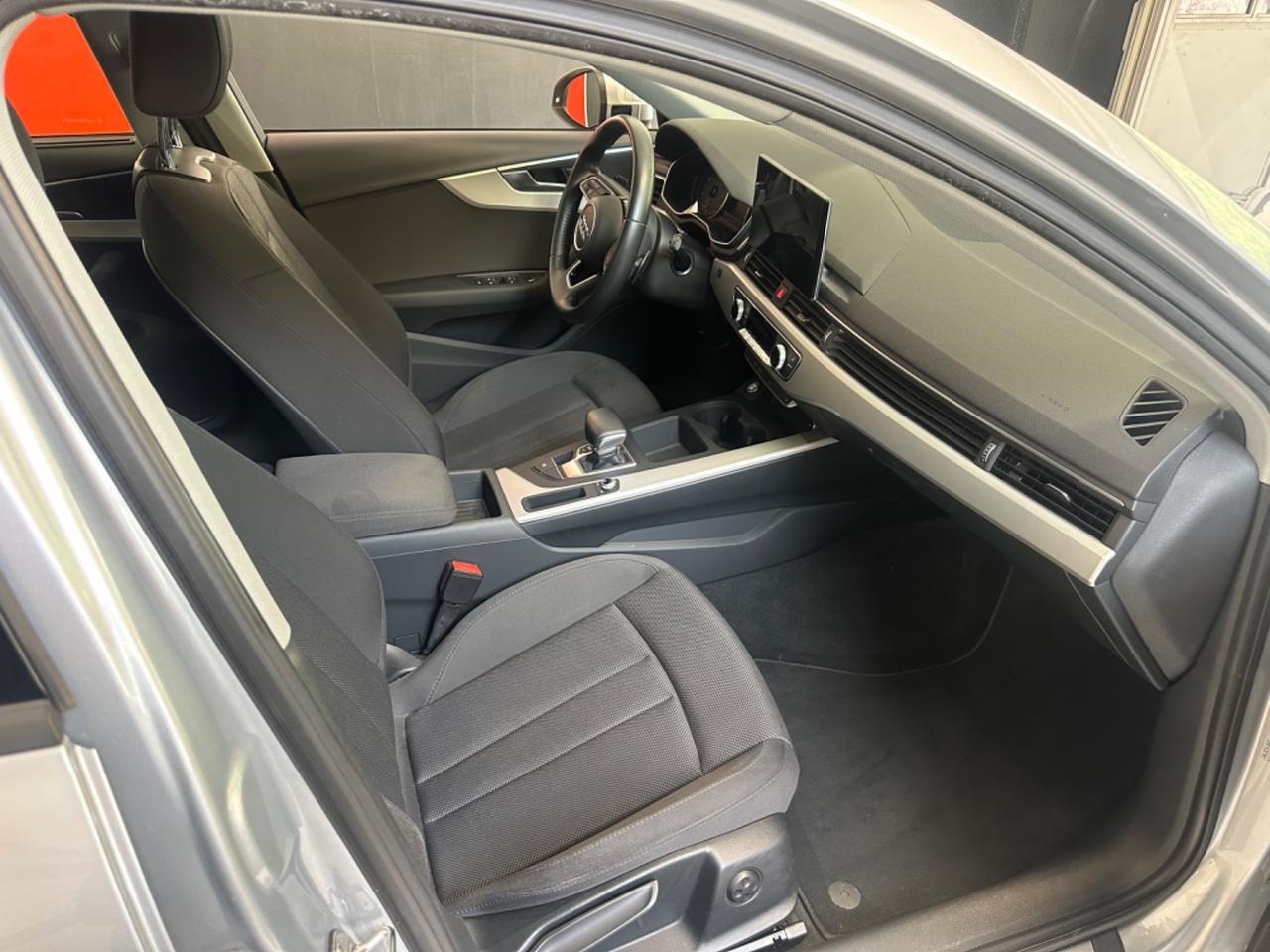Audi A4 Avant 30 TDI/136 CV S tronic line edition