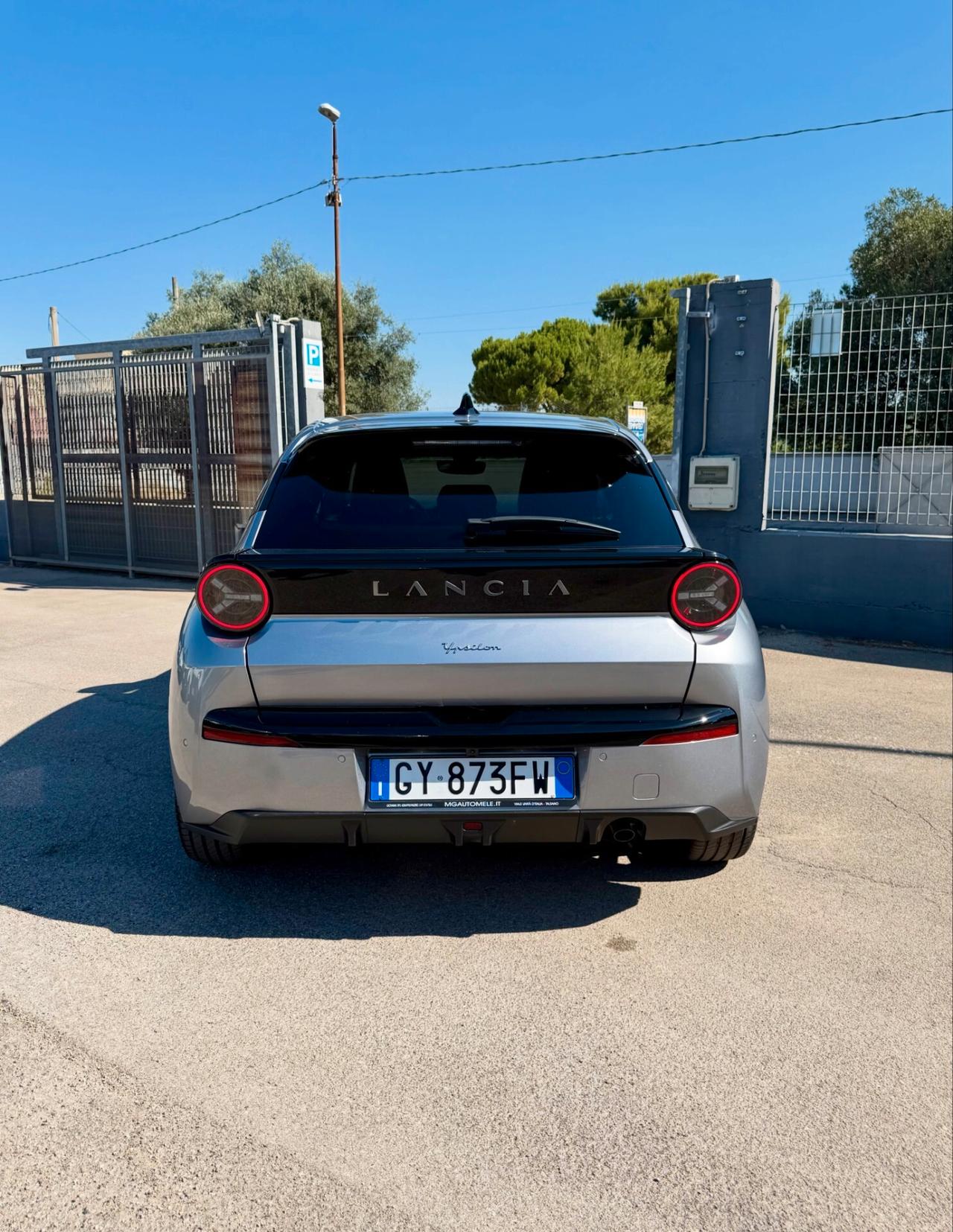 Lancia Ypsilon Hybrid e-DCT Edizione Cassina