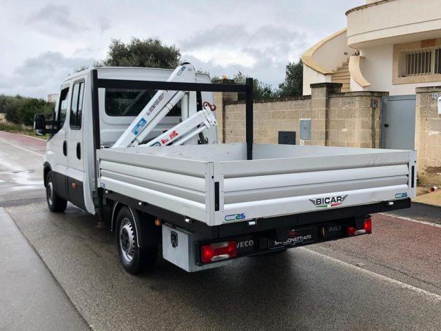 IVECO Daily 33S11 2.3 HPT DOPPIA CABINA CON GRU BONFIGLIOLI