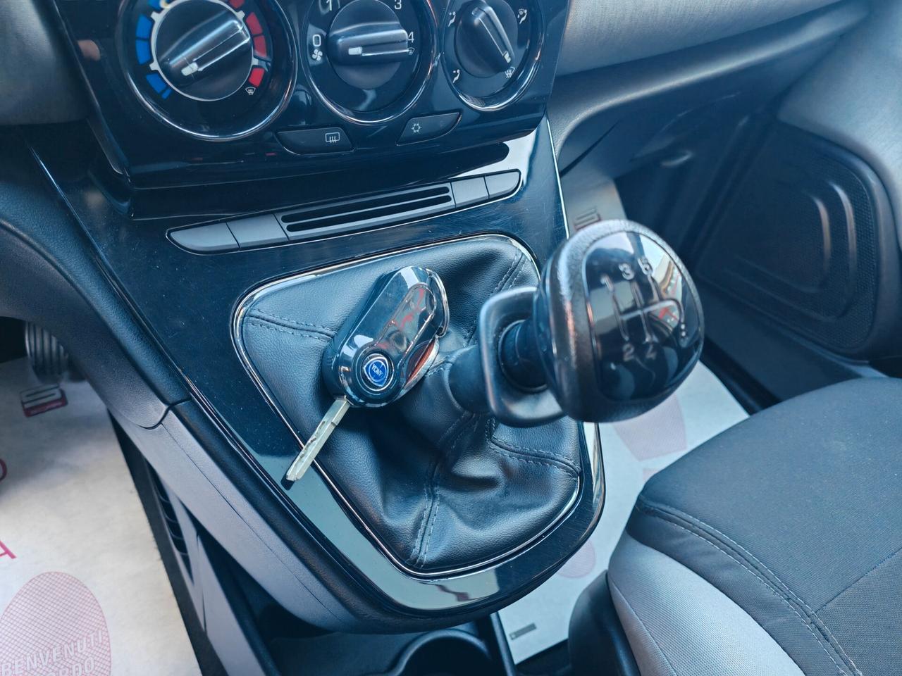 Lancia Ypsilon 1.2 benzina 03/2012 cv69