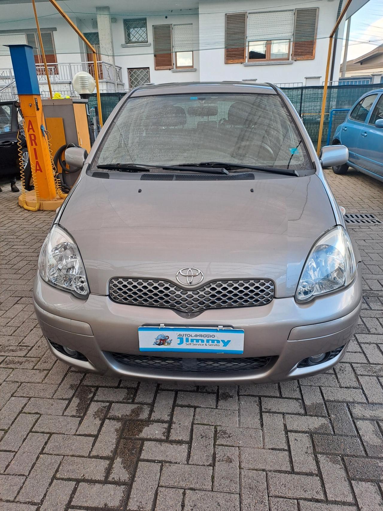 Toyota Yaris 1.3i 16V cat 5 porte Sol