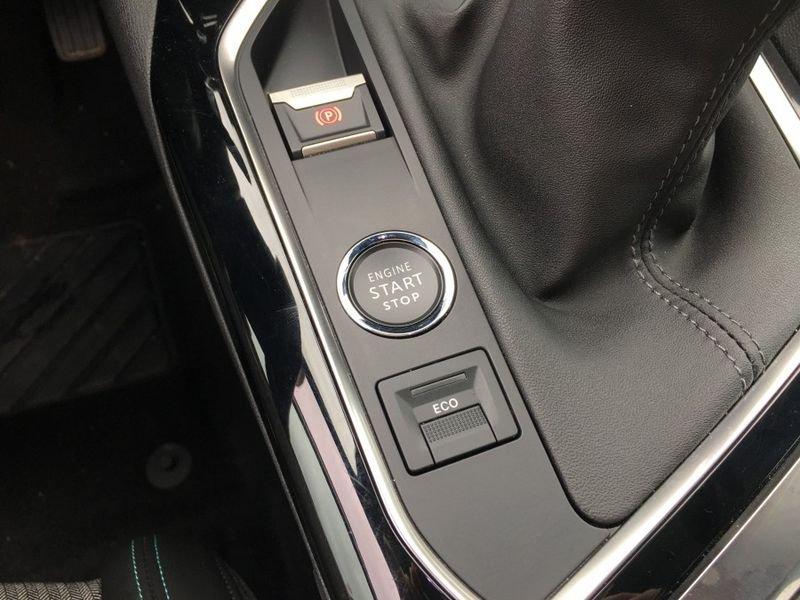 Peugeot 3008 PureTech Turbo 130 Allure Pack NAVI+CAMERA+KEYLESS
