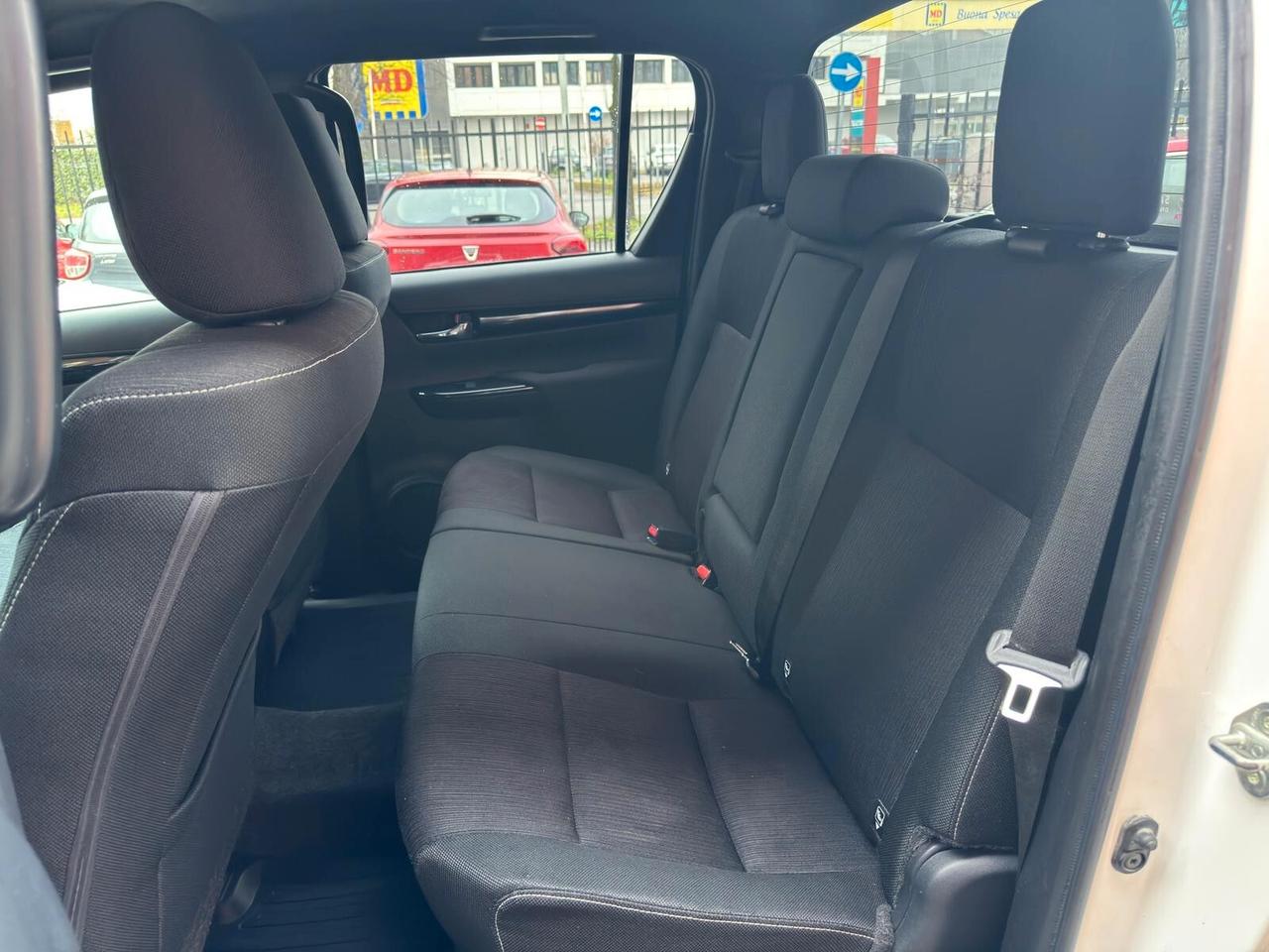 Toyota Hilux 2.4 D-4D A/T 4WD 4 porte Double Cab lounge