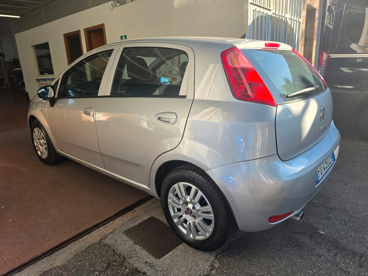 Fiat Punto 1.2 8V 5 porte Lounge rate da 99,00