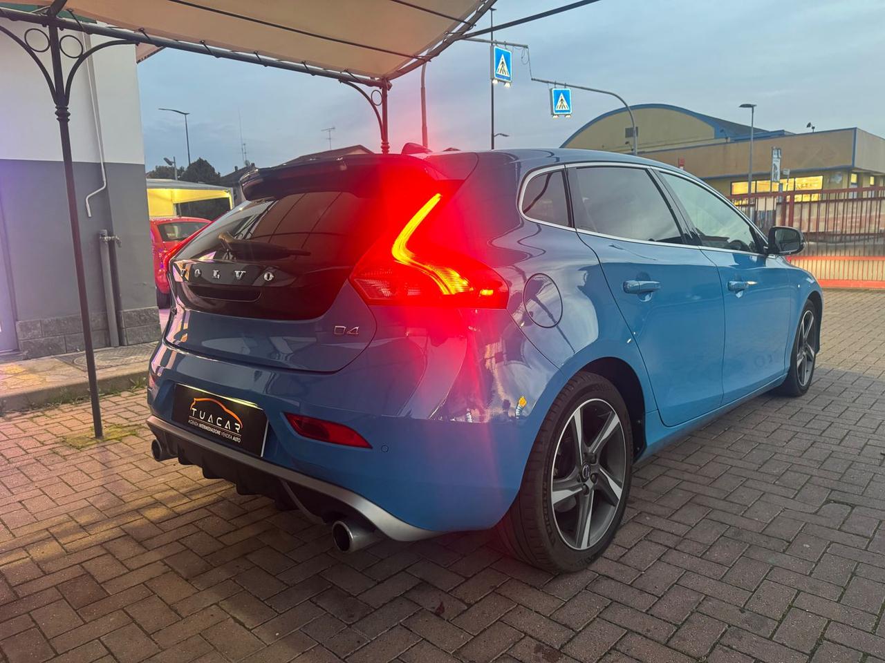 Volvo V40 R Design Momentum 2.0 D4 #9303