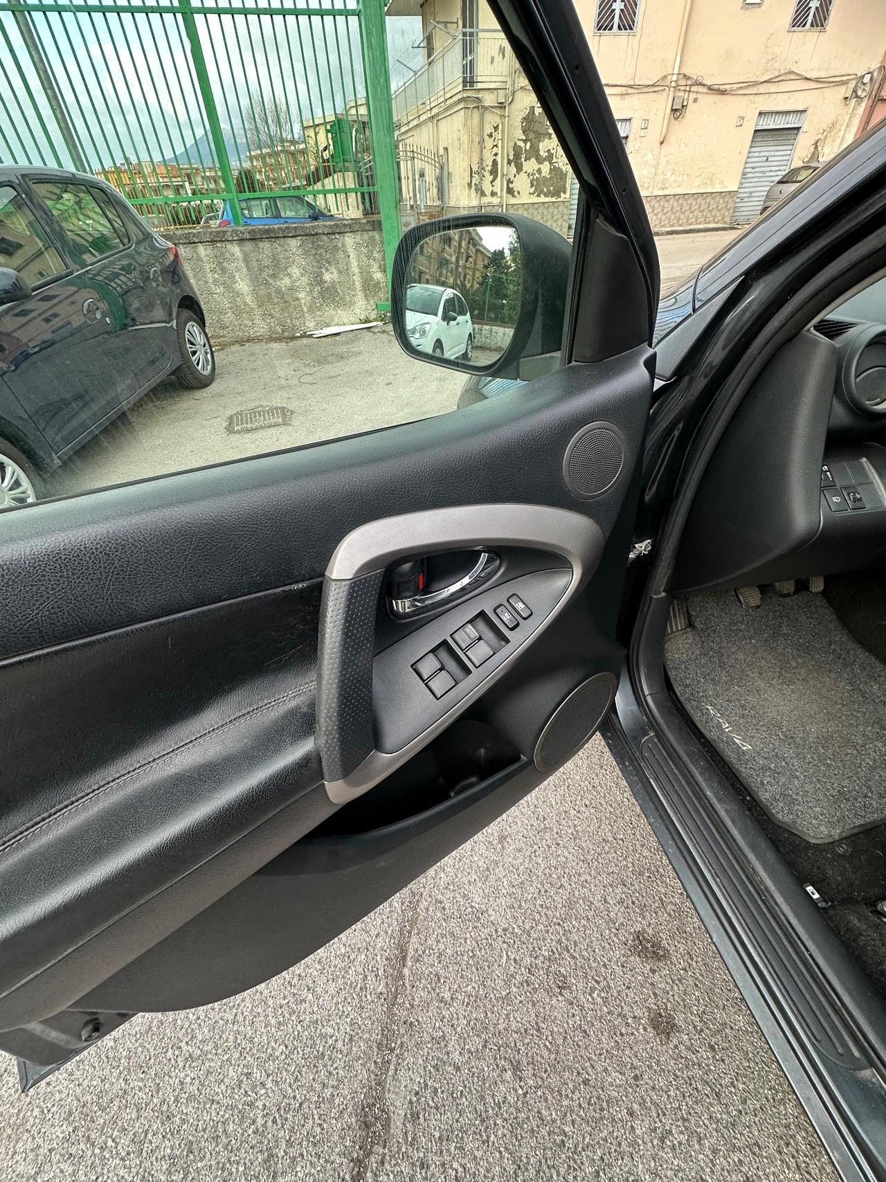 Toyota RAV 4 RAV4 2.2 D-4D 136 CV Luxury