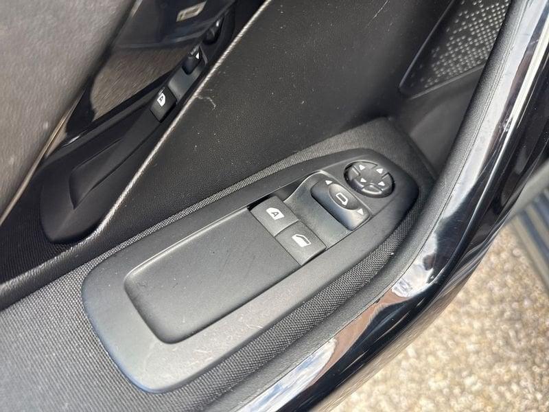 Peugeot 208 5p 1.2 puretech Active s&s 82cv neopatentati