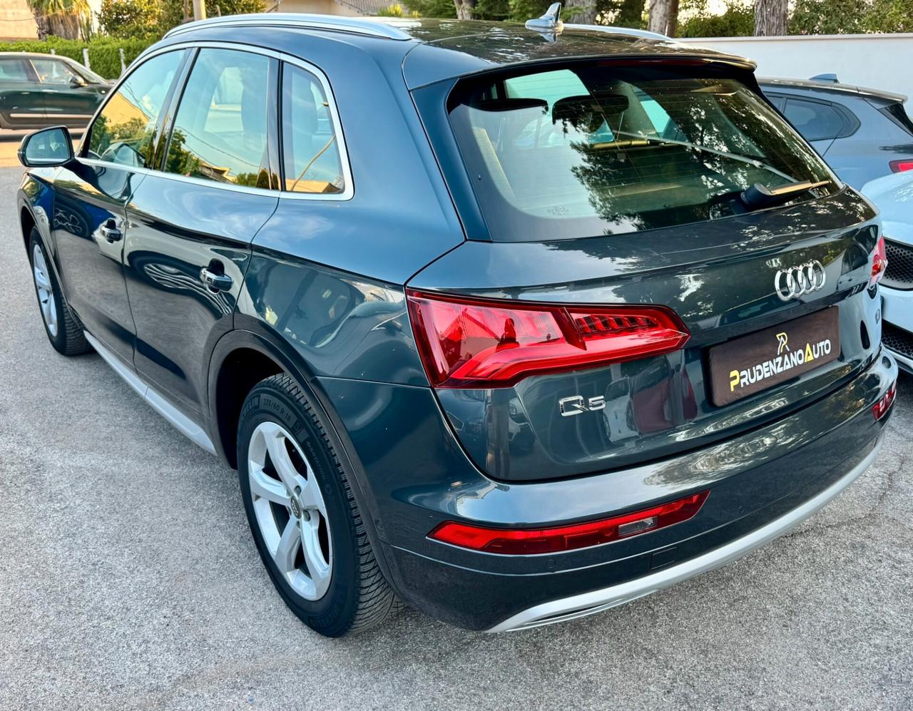 Audi Q5 40 TDI quattro S-Tronic Business Sport