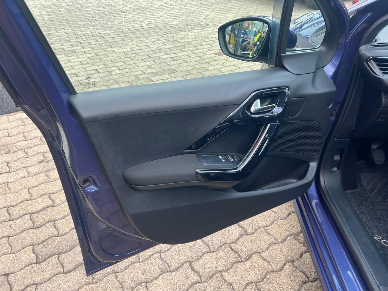 Peugeot 208 1.4 HDi 68 CV 3 porte Allure