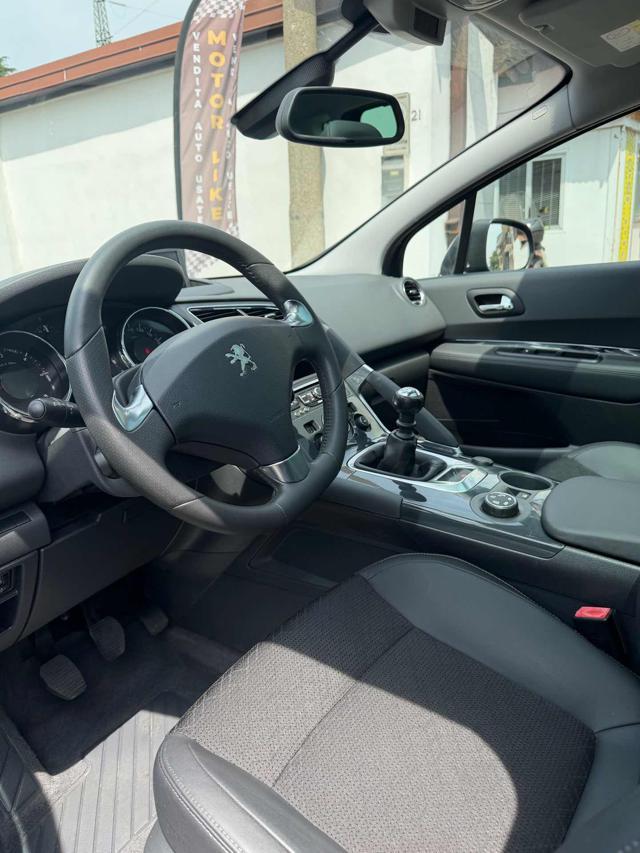 PEUGEOT 3008 1.6 HDi 115CV Allure