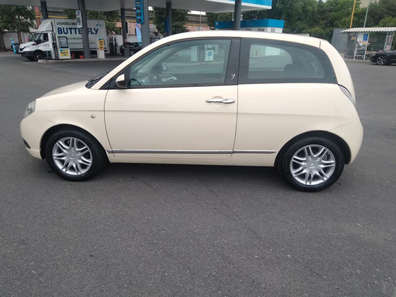 Lancia Ypsilon 1.2 60cv Oro Giallo x neopatentati