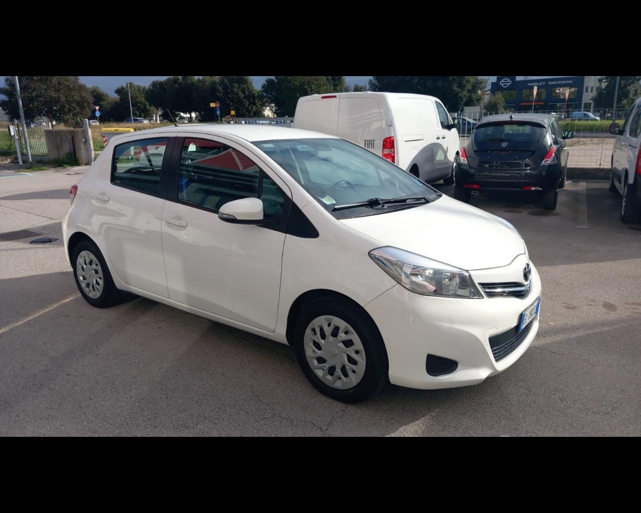 TOYOTA Yaris 3ª serie - Yaris 1.0 5 porte Lounge